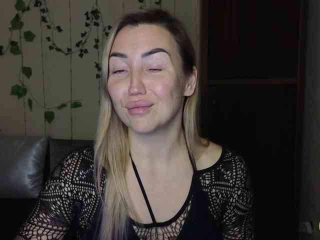 Jullyblondkiss webcam