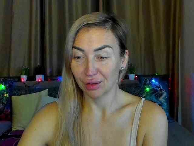 Jullyblondkiss webcam