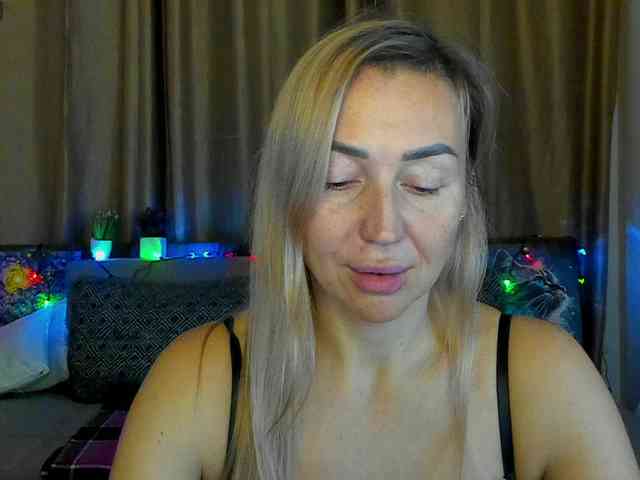 Jullyblondkiss webcam