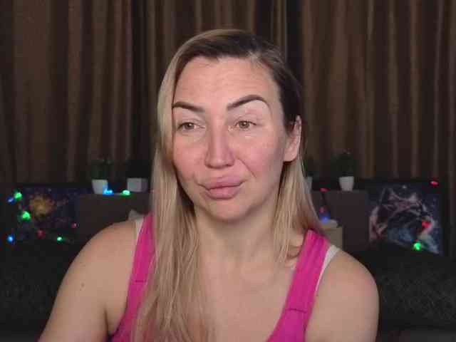 Jullyblondkiss webcam