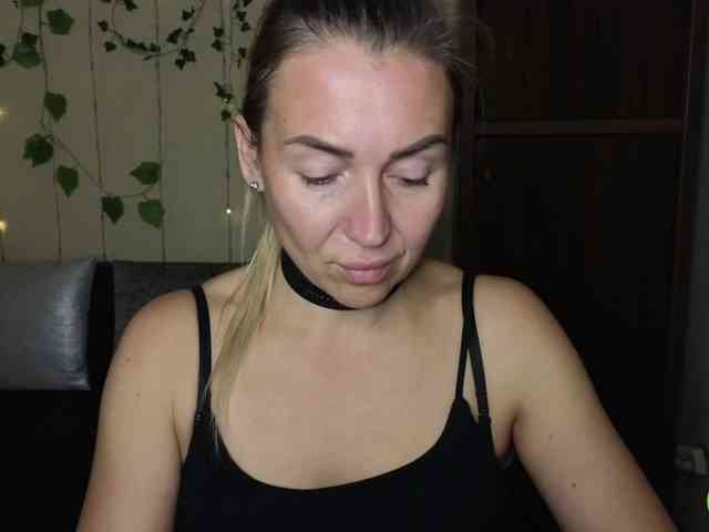 Jullyblondkiss webcam