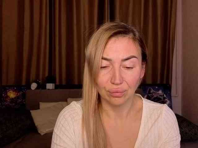 Jullyblondkiss webcam