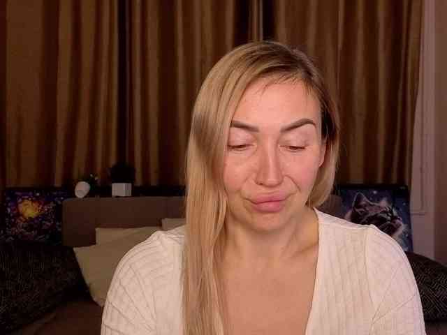 Jullyblondkiss webcam