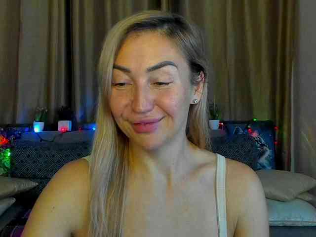 Jullyblondkiss webcam