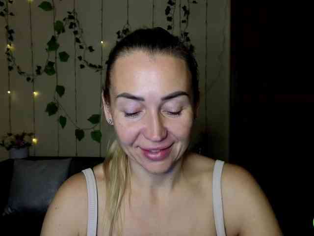Jullyblondkiss webcam