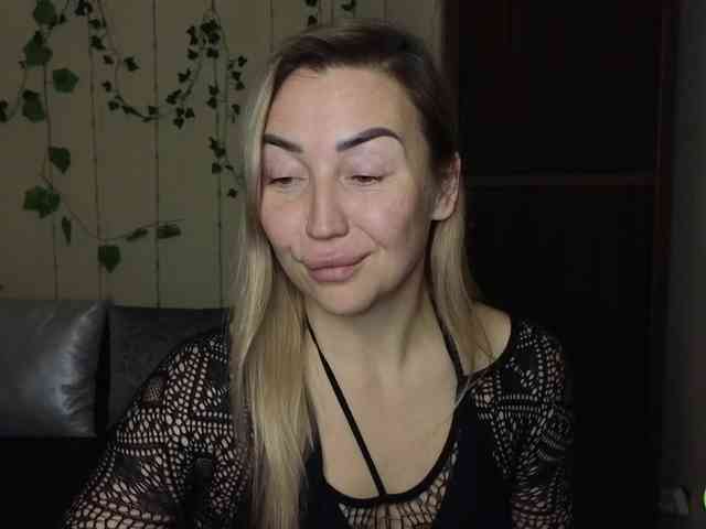 Jullyblondkiss webcam