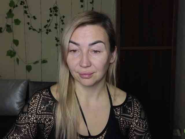 Jullyblondkiss webcam