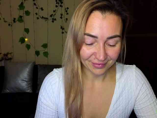 Jullyblondkiss webcam