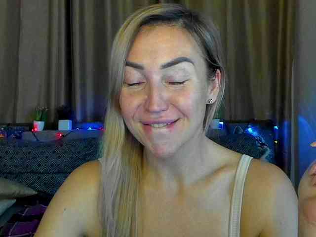 Jullyblondkiss webcam