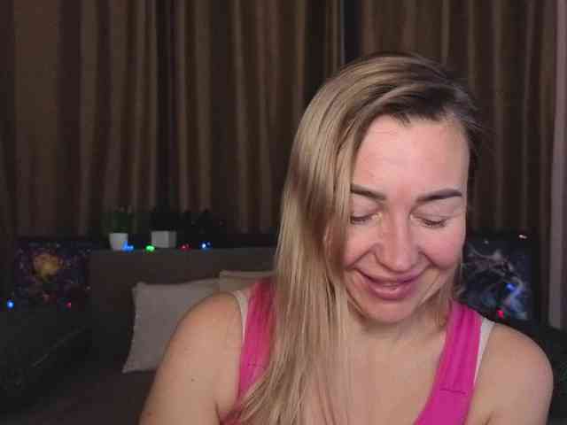 Jullyblondkiss webcam