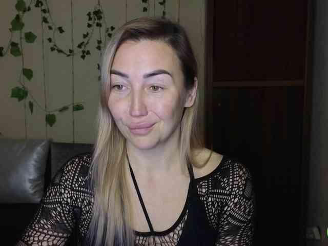 Jullyblondkiss webcam