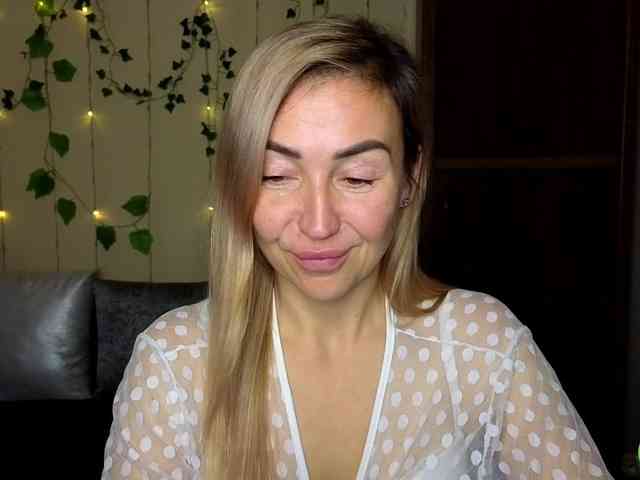 Jullyblondkiss webcam