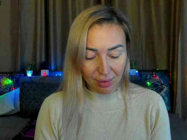 Jullyblondkiss webcam