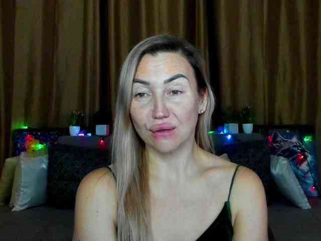 Jullyblondkiss webcam