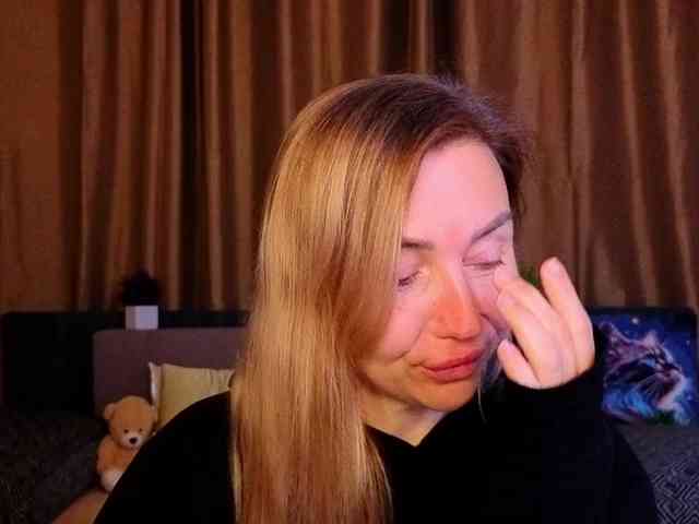 Jullyblondkiss webcam