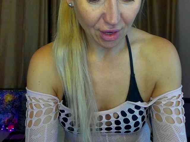 Jullyblondkiss webcam