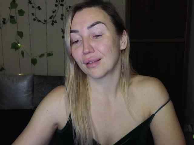 Jullyblondkiss webcam