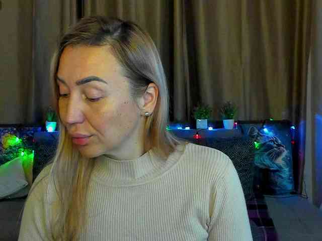 Jullyblondkiss webcam