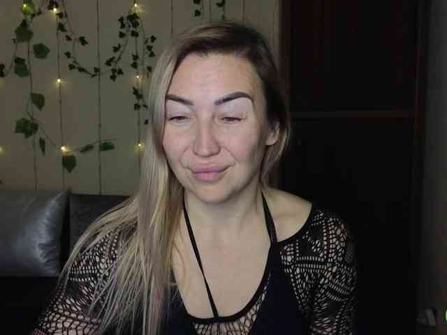 Jullyblondkiss webcam