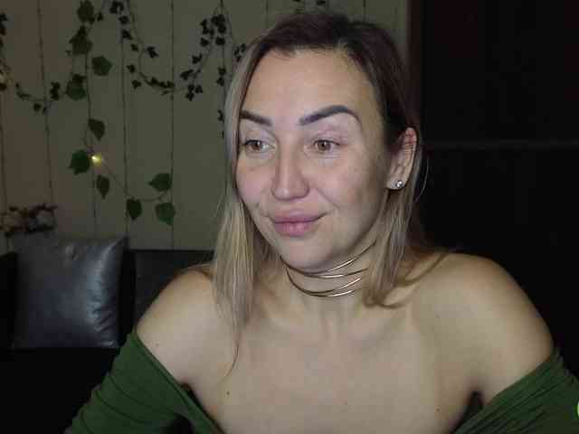 Jullyblondkiss webcam