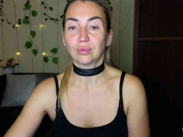 Jullyblondkiss webcam