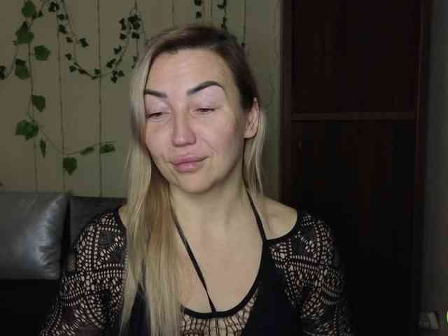 Jullyblondkiss webcam