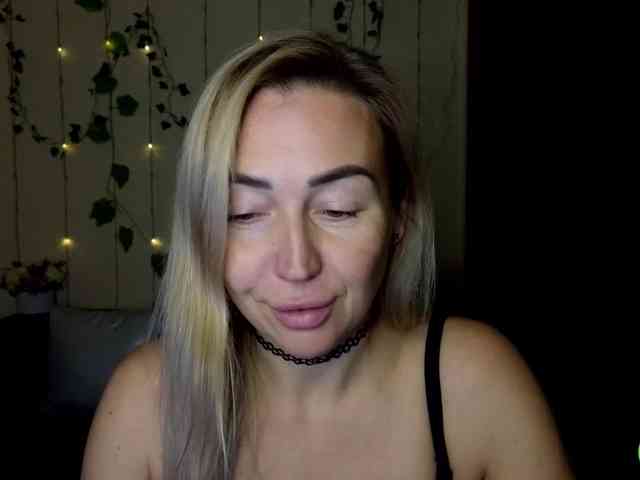 Jullyblondkiss webcam