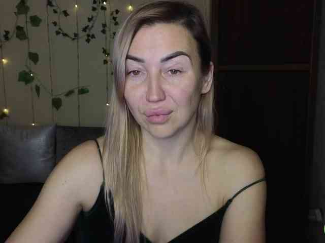 Jullyblondkiss webcam