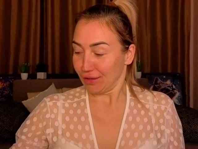 Jullyblondkiss webcam