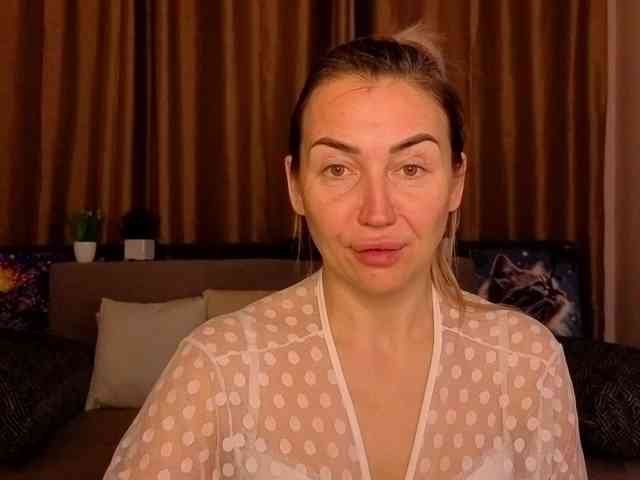 Jullyblondkiss webcam