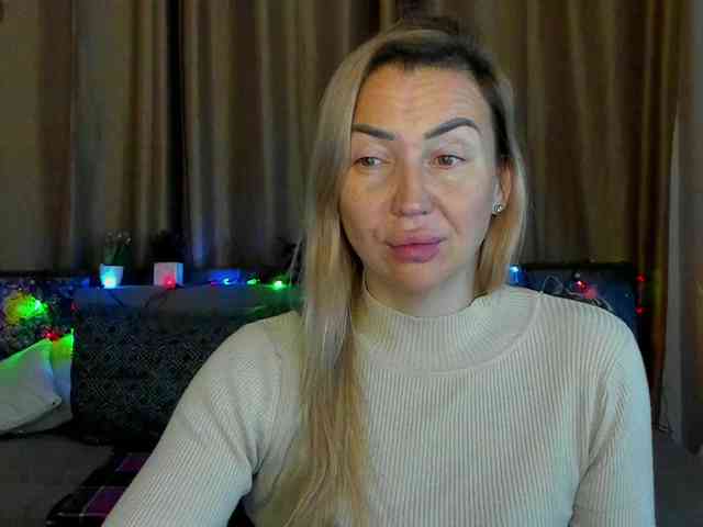 Jullyblondkiss webcam