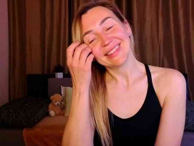 Jullyblondkiss webcam