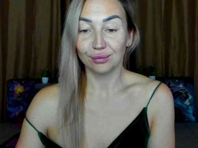 Jullyblondkiss webcam