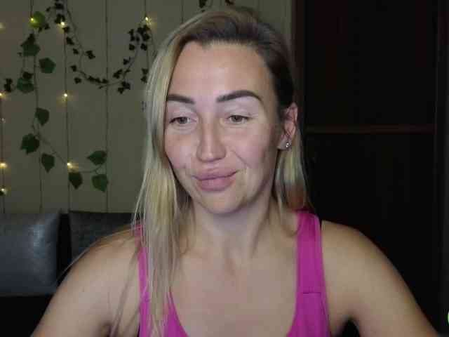 Jullyblondkiss webcam