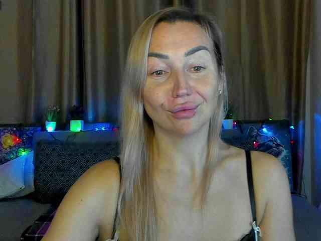 Jullyblondkiss webcam