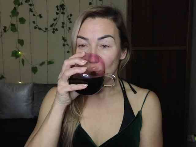 Jullyblondkiss webcam