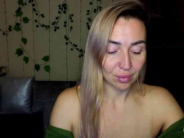 Jullyblondkiss webcam