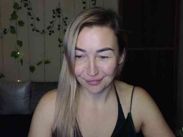 Jullyblondkiss webcam