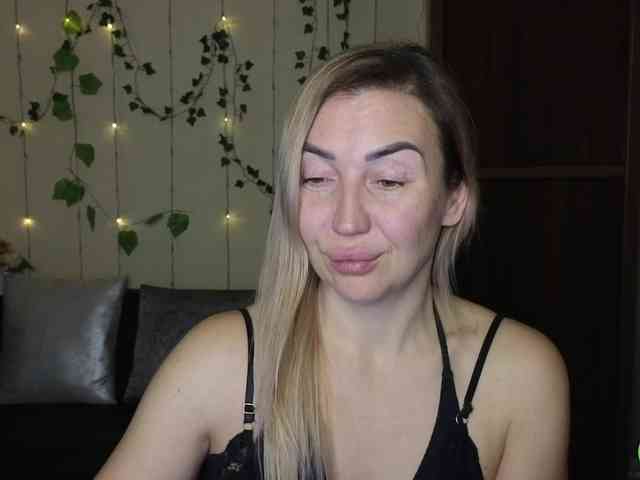 Jullyblondkiss webcam