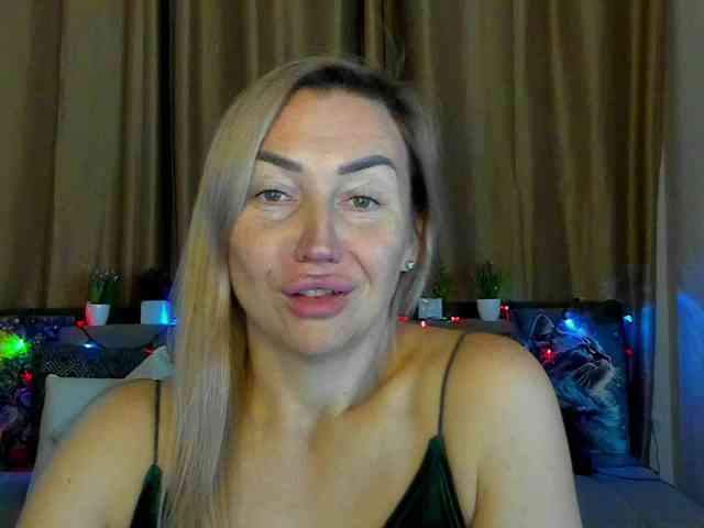 Jullyblondkiss webcam