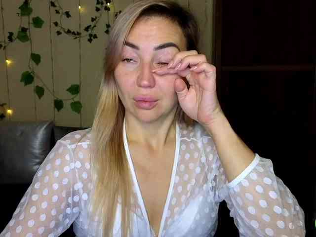 Jullyblondkiss webcam