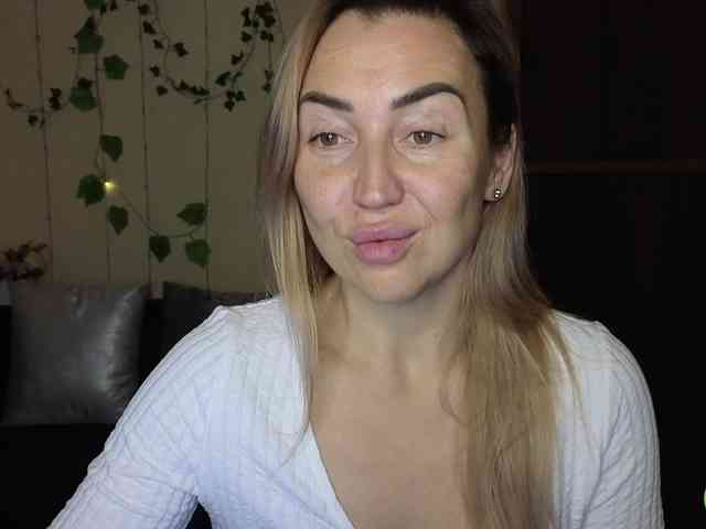 Jullyblondkiss webcam