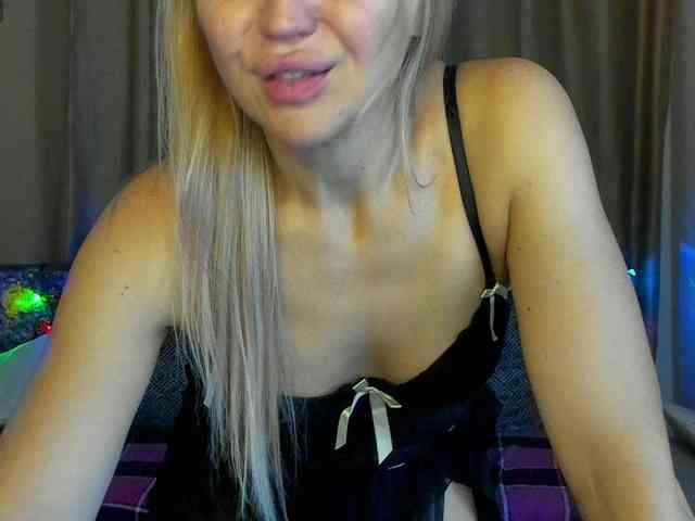 Jullyblondkiss webcam