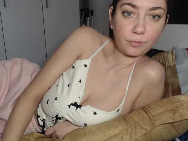 petitedanielle Live Cam on BongaCams