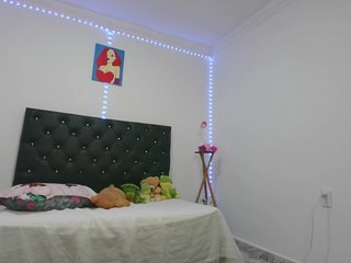 nikyy-19 Porn Show