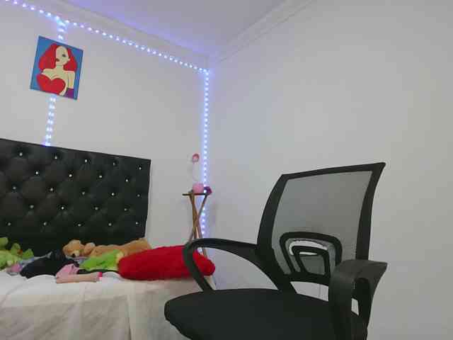 nikyy-19 webcam