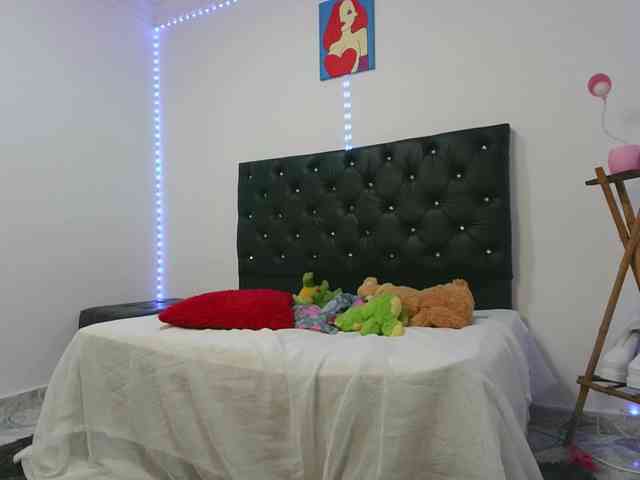 nikyy-19 Live Webcam on BongaCams
