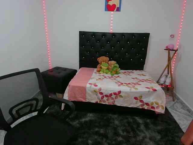 nikyy-19 webcam