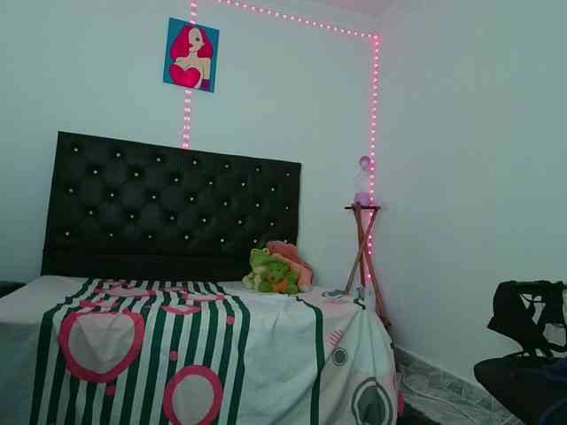 nikyy-19 webcam