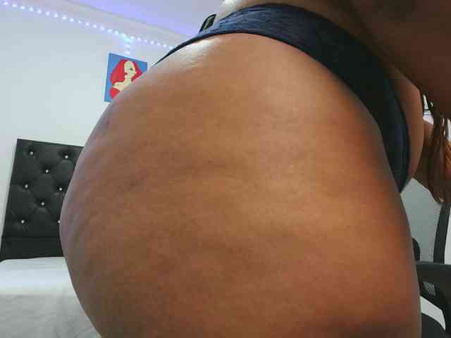 nikyy-19 Live Webcam on BongaCams